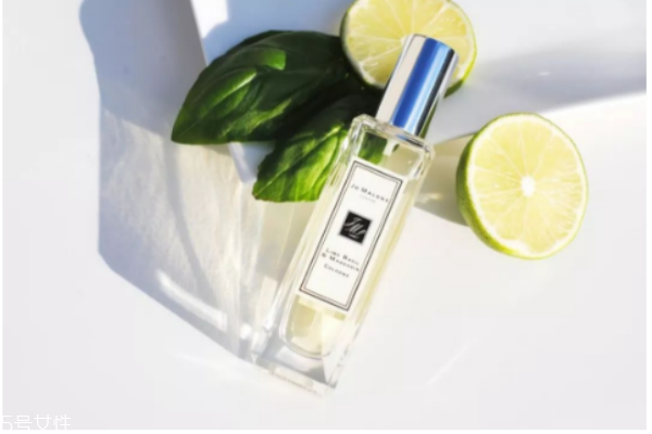 香水里的麝香會(huì)導(dǎo)致不孕嗎 香水里有麝香一般沒(méi)有害處