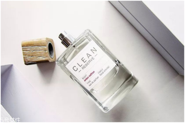 香水里的麝香會(huì)導(dǎo)致不孕嗎 香水里有麝香一般沒(méi)有害處