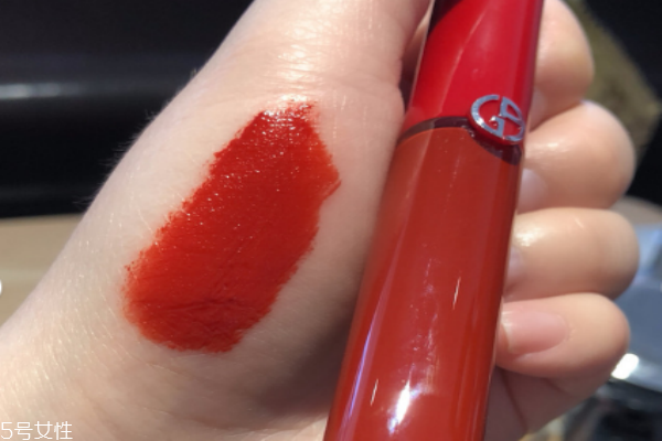 阿瑪尼405怎么樣 阿瑪尼紅管405唇釉試色 阿瑪尼405怎么樣 阿瑪尼紅管405唇釉試色