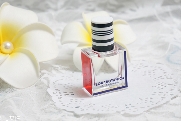 香水味道一般能保持多久 正確使用香水的小妙招 香水味道一般能保持多久 正確使用香水的小妙招