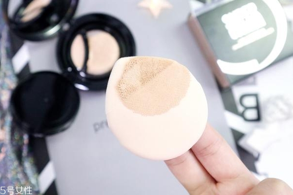 美寶蓮1+1氣墊男生可以用嗎 這款氣墊不分男女 美寶蓮1+1氣墊男生可以用嗎 這款氣墊不分男女