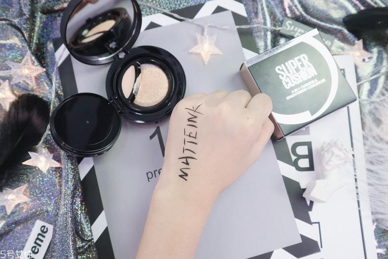 美寶蓮1+1氣墊男生可以用嗎 這款氣墊不分男女 美寶蓮1+1氣墊男生可以用嗎 這款氣墊不分男女