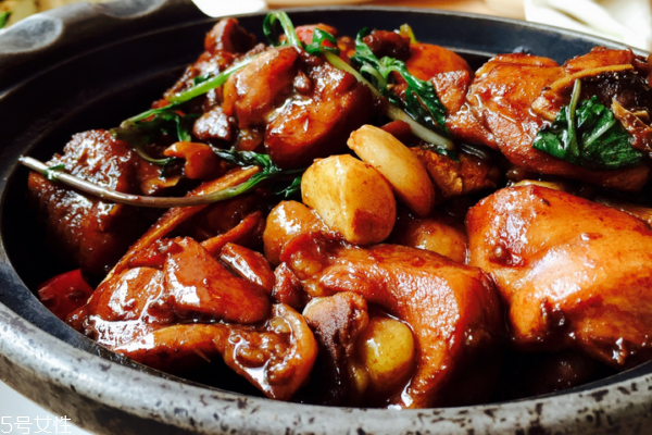 雞肉為什么便宜 因?yàn)槌杀镜? alt=