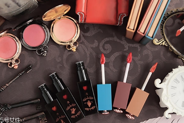 初音未來聯(lián)名款彩妝有什么 讓2次元小仙女瘋狂的3個品類 初音未來聯(lián)名款彩妝有什么 讓2次元小仙女瘋狂的3個品類