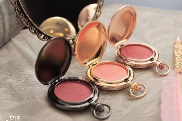 初音未來聯(lián)名款彩妝有什么 讓2次元小仙女瘋狂的3個品類 初音未來聯(lián)名款彩妝有什么 讓2次元小仙女瘋狂的3個品類