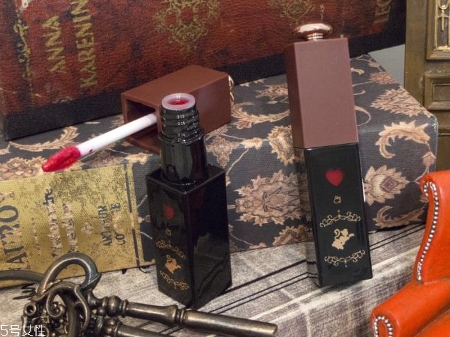 初音未來聯(lián)名款彩妝有什么 讓2次元小仙女瘋狂的3個品類 初音未來聯(lián)名款彩妝有什么 讓2次元小仙女瘋狂的3個品類