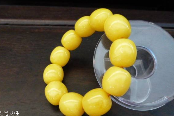 蜜蠟手串顏色哪個好 顏色是這樣選的 蜜蠟手串顏色哪個好 顏色是這樣選的