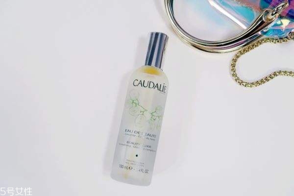 保濕噴霧噴面膜上可以嗎 邊敷邊噴更保濕 保濕噴霧噴面膜上可以嗎 邊敷邊噴更保濕