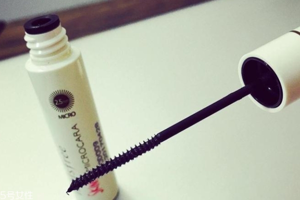 日常妝容用什么睫毛膏好 細直刷頭妝效相當自然 日常妝容用什么睫毛膏好 細直刷頭妝效相當自然