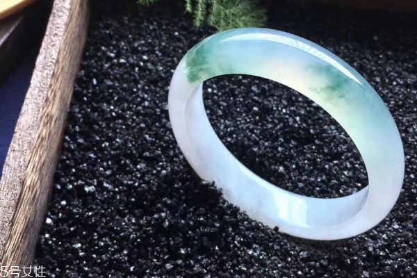 翡翠手鐲有棉絮怎么養(yǎng) 讓手鐲更通透 翡翠手鐲有棉絮怎么養(yǎng) 讓手鐲更通透