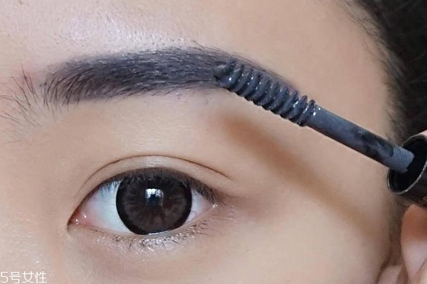 黑灰色眉筆好看嗎 黑灰色眉筆適合什么人 黑灰色眉筆好看嗎 黑灰色眉筆適合什么人