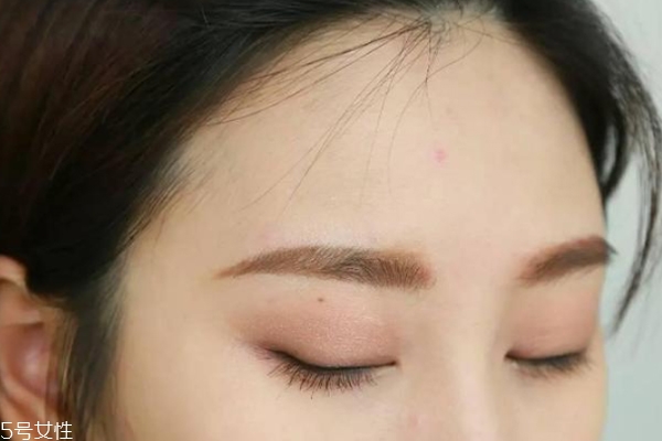 棕色眉筆適合什么發(fā)色 黃棕色和深棕色適合不同發(fā)色 棕色眉筆適合什么發(fā)色 黃棕色和深棕色適合不同發(fā)色