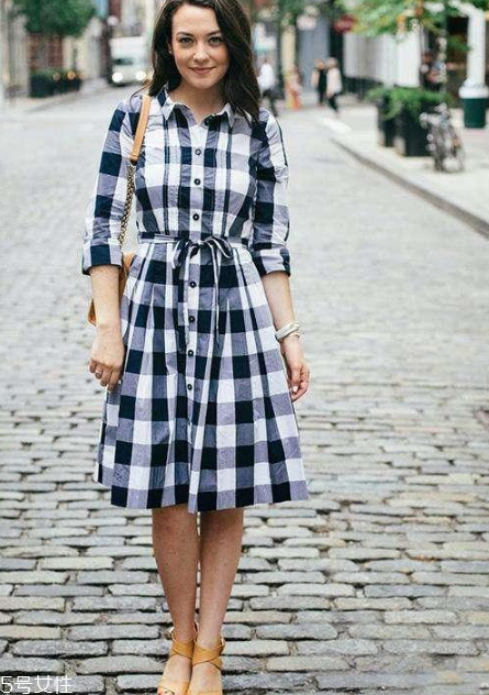 剛畢業(yè)女生上班穿什么 這三款職場(chǎng)必備 剛畢業(yè)女生上班穿什么 這三款職場(chǎng)必備