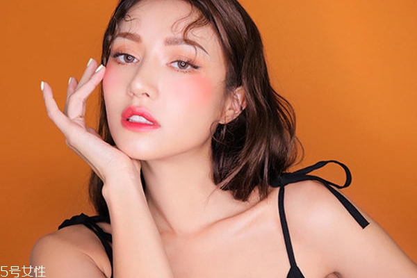 甜美約會(huì)妝的特點(diǎn) 只需三招迷醉他的心 甜美約會(huì)妝的特點(diǎn) 只需三招迷醉他的心