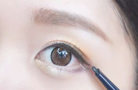 甜美約會(huì)妝的特點(diǎn) 只需三招迷醉他的心 甜美約會(huì)妝的特點(diǎn) 只需三招迷醉他的心