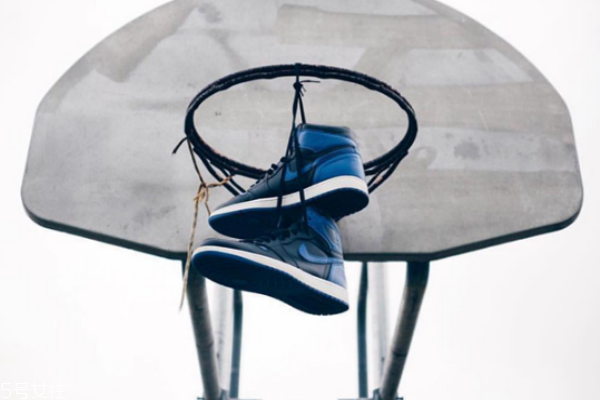 aj1倒閉藍(lán)什么意思 原來(lái)是這雙鞋 aj1倒閉藍(lán)什么意思 原來(lái)是這雙鞋