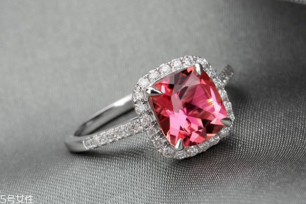 碧璽戒指的功效與作用 不僅顏值高 碧璽戒指的功效與作用 不僅顏值高
