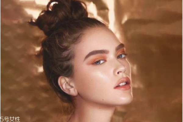 秋冬適合什么顏色眼影 適合秋冬的眼影推薦 秋冬適合什么顏色眼影 適合秋冬的眼影推薦