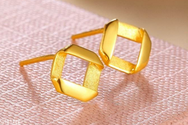 黃金耳釘斷了能修復(fù)嗎 看折斷程度 黃金耳釘斷了能修復(fù)嗎 看折斷程度