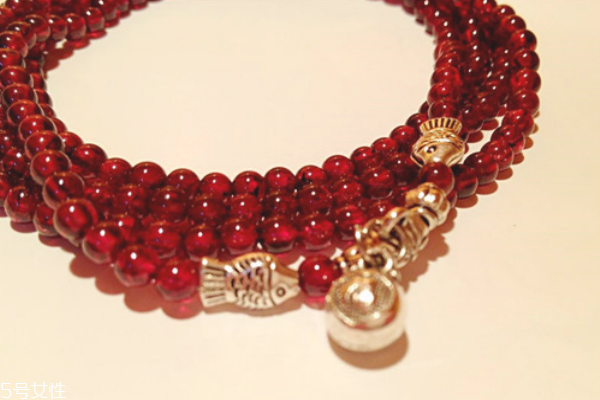 石榴石手鏈適合什么人 以女性為主 石榴石手鏈適合什么人 以女性為主