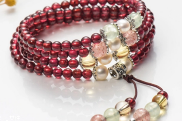 石榴石手鏈寓意是什么 表達愛意的選擇 石榴石手鏈寓意是什么 表達愛意的選擇