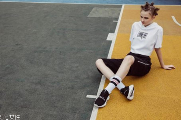 秋季衛(wèi)衣搭配圖片 做百變少女 秋季衛(wèi)衣搭配圖片 做百變少女