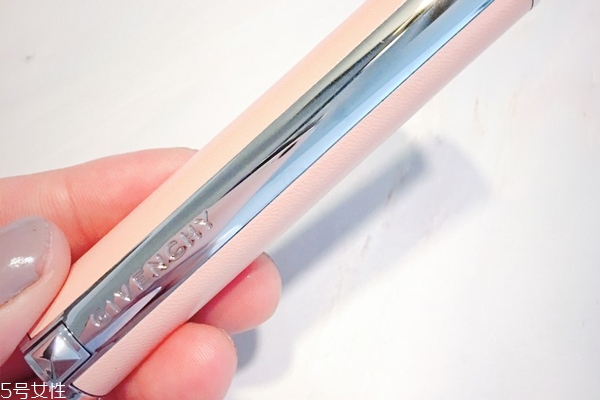 紀(jì)梵希粉紅小羊皮2018新色試色 3款新色手臂對(duì)比圖 紀(jì)梵希粉紅小羊皮2018新色試色 3款新色手臂對(duì)比圖