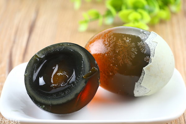 皮蛋為什么有黑有黃 品種不同 皮蛋為什么有黑有黃 品種不同