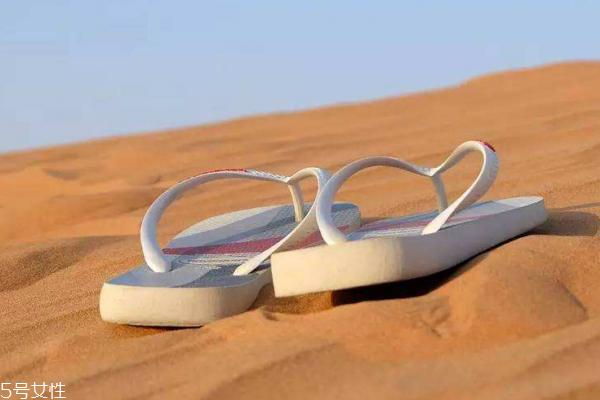 孕婦可以穿人字拖嗎 會容易摔跤 孕婦可以穿人字拖嗎 會容易摔跤