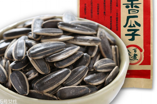 瓜子為什么上火 因?yàn)槭浅吹? alt=