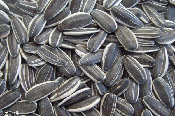 瓜子有點(diǎn)潮了怎么辦 這樣解決就好了 瓜子有點(diǎn)潮了怎么辦 這樣解決就好了