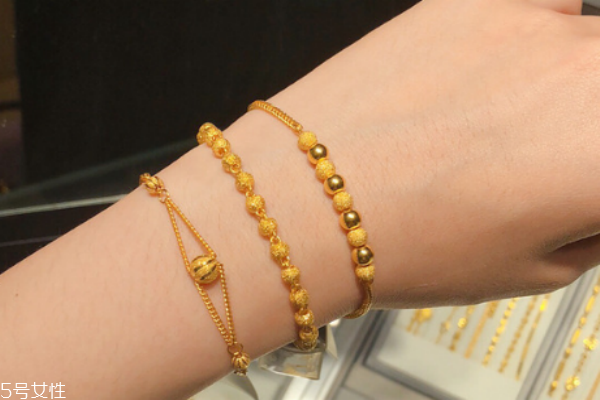 黃金手鏈能戴著洗澡嗎 會加速暗淡 黃金手鏈能戴著洗澡嗎 會加速暗淡