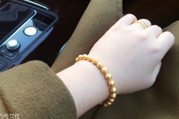 黃金手鏈能戴著睡覺(jué)嗎 這樣做并不好 黃金手鏈能戴著睡覺(jué)嗎 這樣做并不好