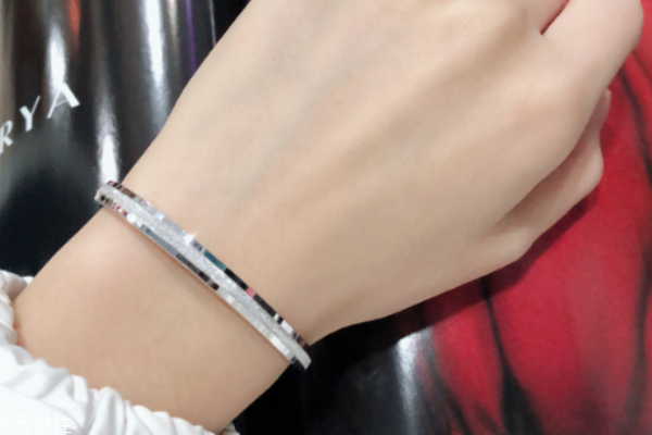 鉑金手鐲變形了怎么辦 不用太過擔(dān)心 鉑金手鐲變形了怎么辦 不用太過擔(dān)心