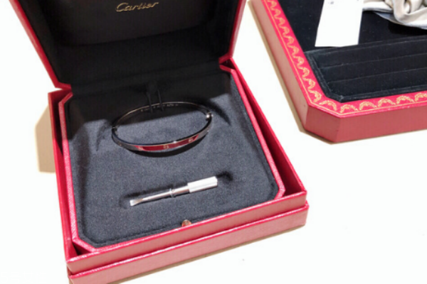 鉑金手鐲變形了怎么辦 不用太過擔(dān)心 鉑金手鐲變形了怎么辦 不用太過擔(dān)心