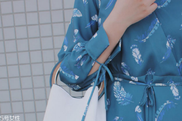 秋天適合背什么包 這三款超百搭 秋天適合背什么包 這三款超百搭