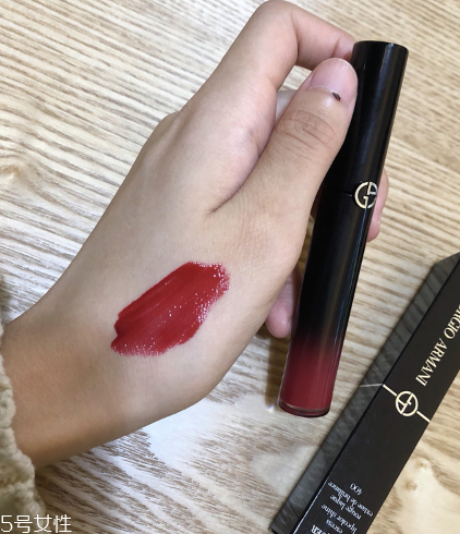 阿瑪尼黑管400唇釉什么顏色 阿瑪尼黑管400試色 阿瑪尼黑管400唇釉什么顏色 阿瑪尼黑管400試色