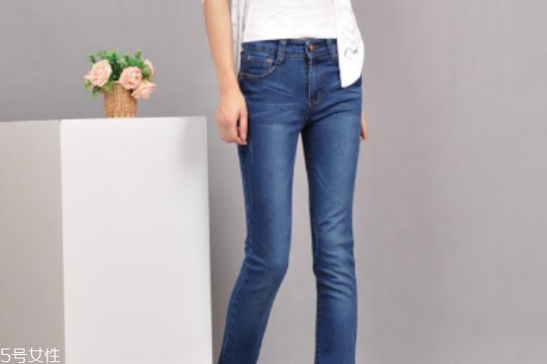 哺乳期可以穿牛仔褲嗎 不要穿太緊 哺乳期可以穿牛仔褲嗎 不要穿太緊
