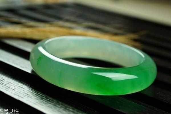 孕婦能戴手鐲嗎 盡量不要戴 孕婦能戴手鐲嗎 盡量不要戴