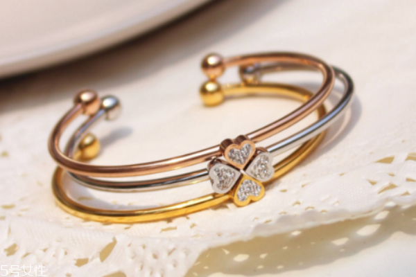 孕婦能戴手鐲嗎 盡量不要戴 孕婦能戴手鐲嗎 盡量不要戴