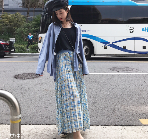 秋季百褶裙怎么搭配 各種風格輕松駕馭 秋季百褶裙怎么搭配 各種風格輕松駕馭