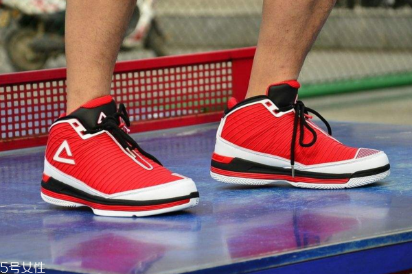 中鋒適合穿什么籃球鞋 學會選擇適合自己的 中鋒適合穿什么籃球鞋 學會選擇適合自己的