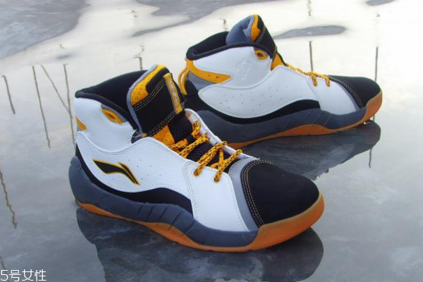 哪款籃球鞋適合水泥地 一定要耐磨 哪款籃球鞋適合水泥地 一定要耐磨