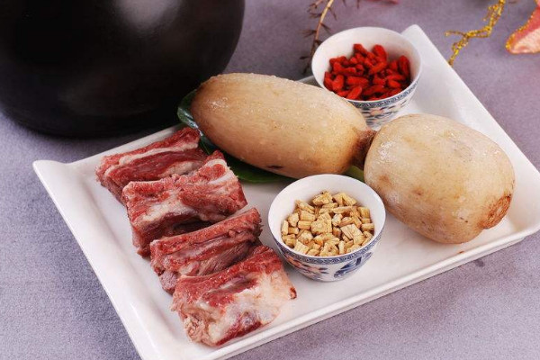 蓮藕怎么知道它粉不粉？別光看外表還得看孔數(shù)