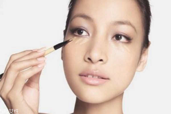 遮瑕和定妝粉使用順序 持妝控油小能手 遮瑕和定妝粉使用順序 持妝控油小能手