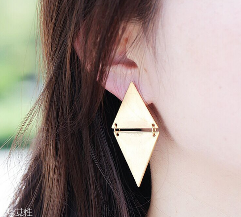 大耳垂適合什么耳環(huán) 輕松打造氣場(chǎng) 大耳垂適合什么耳環(huán) 輕松打造氣場(chǎng)