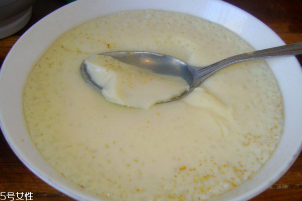 蒸蛋為什么中間有水 是因?yàn)檫@個(gè) 蒸蛋為什么中間有水 是因?yàn)檫@個(gè)