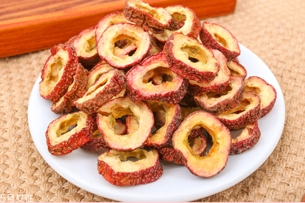 煮肉為什么放山楂 有兩個(gè)好處 煮肉為什么放山楂 有兩個(gè)好處