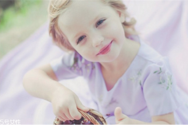 防曬霜怎么選購 選對(duì)防曬不怕曬黑 防曬霜怎么選購 選對(duì)防曬不怕曬黑