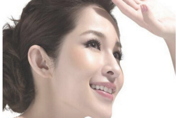 防曬霜怎么選購 選對(duì)防曬不怕曬黑 防曬霜怎么選購 選對(duì)防曬不怕曬黑